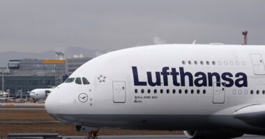 Companhia aérea anuncia corte de 20 mil voos para economizar combustível por conta de guerra no Irã