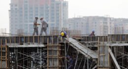 Construtoras apontam disparada nos custos de cimento, aço e resinas em meio à guerra