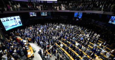 Deputados avaliam que eleições interferem no debate do fim da escala 6x1, mas falam em aprovação