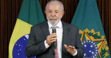 Dezessete ministros de Lula deixam governo para disputar eleições; 21 permanecem