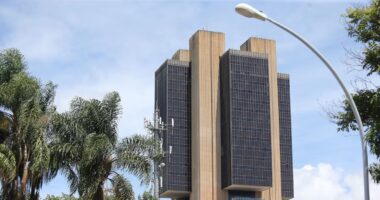 Dívida bruta do governo sobe a 80,1% do PIB em março, aponta BC