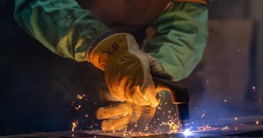 Economia dos EUA cresce 2% no início de 2026, mesmo com guerra no Irã começando a afetar preços