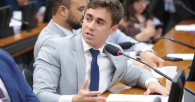 Eduardo ataca Nikolas, e Flávio Bolsonaro pede união