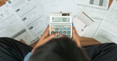 Endividamento das famílias bate recorde em março, aponta entidade