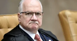 Estamos imersos em crise, e STF tem que refletir sobre seus limites, diz Fachin