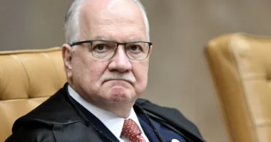 Estamos imersos em crise, e STF tem que refletir sobre seus limites, diz Fachin