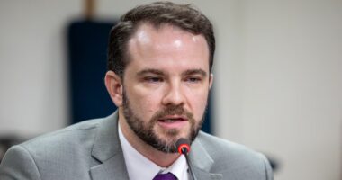 Fazenda estuda uso de FGTS para refinanciar dívidas; programa prevê limite a gasto com bets