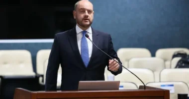 Governador interino do RJ determina auditoria e trava novos contratos