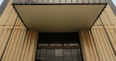 Incertezas que levam a pequeno corte nos juros vão da guerra no Irã à tensão nas contas públicas