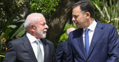 Lula chega a Portugal e trata de imigração com premiê e presidente