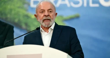Lula diz que ainda não decidiu sobre candidatura, mas que dificilmente deixará de concorrer