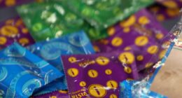 Maior fabricante de camisinhas do mundo anuncia que subirá preços devido à guerra no Oriente Médio