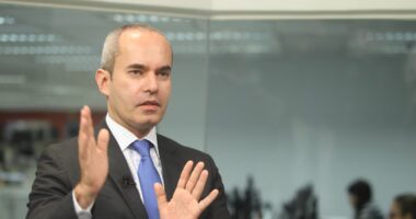 Medidas de subvenção a combustíveis vão piorar cenário de gastos este ano, avalia economista