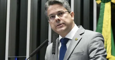 Mendes pede à PGR investigação contra senador Alessandro Vieira