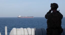 Petróleo começa semana em alta, cotado em US$ 101 o barril, com impasse sobre negociações no Oriente