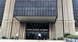 Por que cortar juros é uma tarefa difícil nos EUA e no Brasil