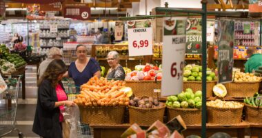 Preços terão alta de 6,2% em média com redução da jornada de trabalho para 40h, diz CNI