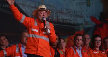 Queda de diretor da Petrobras fragiliza governança e fere confiança do investidor, alertam analistas