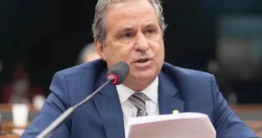 Tadeu Alencar deixa cargo de ministro do Empreendedorismo e aponta 'tensões indesejadas' no PSB