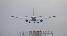 Atech, do grupo Embraer, usa IA para reduzir ‘filas’ de aviões no ar
