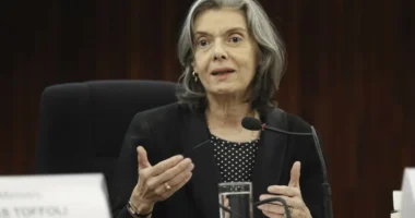 Cármen Lúcia relata que evitava reclamar do trabalho para não ser estigmatizada