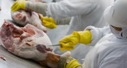 China reabilita três frigoríficos brasileiros para exportação de carne bovina