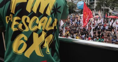 Coalizão de frentes parlamentares quer manter jornada de 44h para atividades essenciais e domésticos