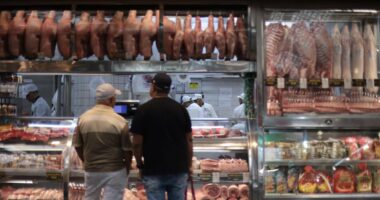 Comida mais cara: ‘tempestade perfeita’ pressiona preços de alimentos e pode afetar meta do BC