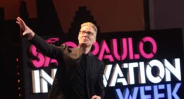 Como as empresas devem se adaptar à IA para lucrarem mais? Futurista Ian Beacraft responde no SPIW