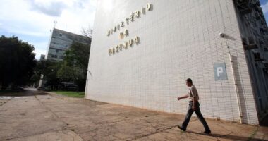 Fazenda eleva projeção da inflação de 2026 de 3,7% para 4,5% devido a conflito no Oriente Médio