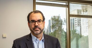Fim da 6x1 não muda eleição, mas dá pistas de como seria novo governo Lula, diz diretor da Eurasia
