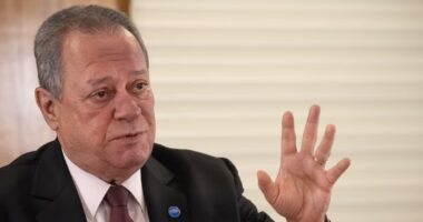 Fim da 6x1: para entidades, proposta pode inviabilizar sobrevivência de empresas menores