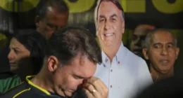 Flávio diz que Jair Bolsonaro o aconselhou a falar a verdade e que Eduardo vive de doação do pai