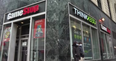GameStop faz oferta de US$ 55,5 bilhões para comprar o eBay e competir com a Amazon