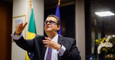 Governo não quer taxar, mas colocar entregadores e motoristas de app sob guarda-chuva, diz ministro