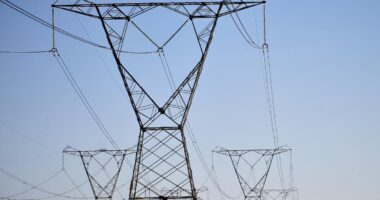 Indústrias tentam escapar de aumento tarifário e agem contra leilão bilionário de energia