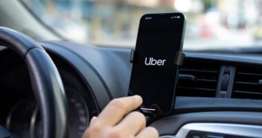 Lula vai anunciar R$ 30 bi em crédito para veículos a motoristas de app e taxistas, alvos eleitorais