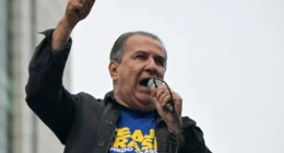 Malafaia diz ser alvo de perseguição do STF em culto ao lado de Flávio Bolsonaro no Rio