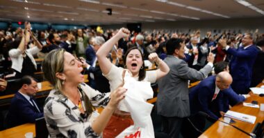 Menos jornada, mesmos encargos: a matemática da escala 6x1 que o governo não está discutindo