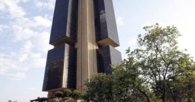 Mercado eleva projeção para inflação pela 10ª semana seguida e espera Selic de 13,25% ao fim do ano
