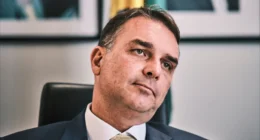 Operação contra Castro agrava cenário em reduto de Flávio Bolsonaro