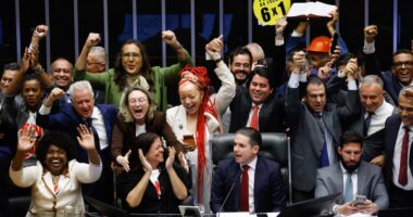 Quais países já reduziram a jornada de trabalho e qual o reflexo na economia?