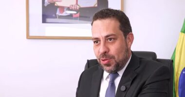 Quando Congresso aprova medida para beneficiar empresários, não tem transição, diz Boulos sobre 6x1
