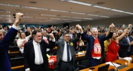 Quem foi contra? Veja como votaram deputados na aprovação da PEC sobre escala 6x1