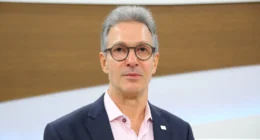 Sem citar Flávio Bolsonaro, Zema diz a prefeitos que é preciso ter credibilidade para liderar o país