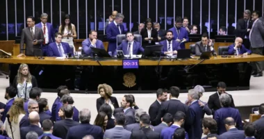 Transparência Internacional diz que Câmara 'premia irregularidades' e favorece desinformação
