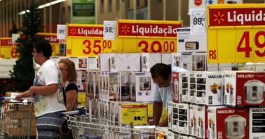 Vendas do comércio crescem 0,5% em março e atingem recorde, aponta IBGE