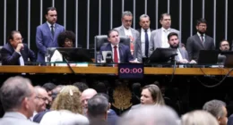 Câmara aprova anistia a caminhoneiros que bloquearam estradas após derrota de Bolsonaro