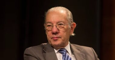 Governo Trump usa investigações para repor tarifaço derrubado por Suprema Corte, diz Rubens Barbosa