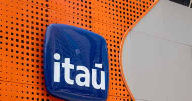 Itaú revisa modelo híbrido e exigirá 3 dias de trabalho presencial por semana em 2028